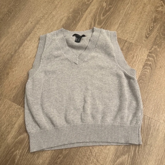 Forever 21 Tops - Forever 21 Gray Knit Sleeveless Top